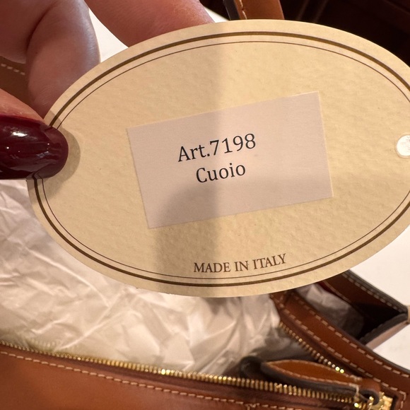 Chic Tan Leather Satchel - Picture 8 of 8